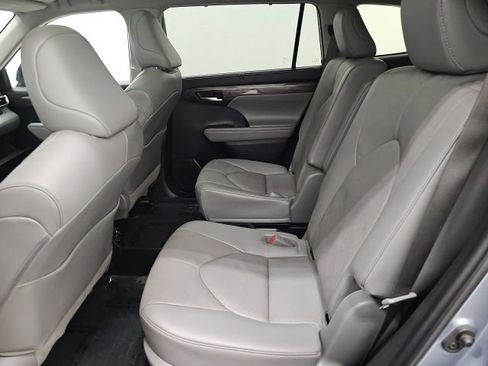 Used 2022 Toyota Highlander Platinum AWD/4WD image 31