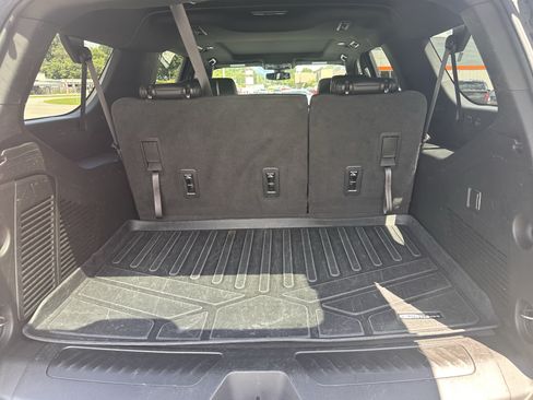 Used 2022 Chevrolet Suburban LT AWD/4WD image 17