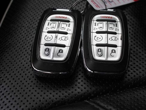 Used 2019 Chrysler Pacifica Limited w/ S Appearance Package image 19