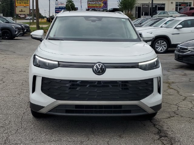 Certified 2026 Volkswagen Tiguan SE FWD image 2