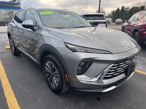 Used 2025 Buick Envision Preferred image 2