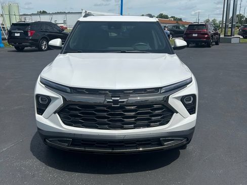 Used 2024 Chevrolet TrailBlazer ACTIV w/ Convenience Package AWD/4WD image 2