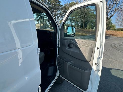 Used 2020 Chevrolet Express 2500 w/ Driver Convenience Package image 25
