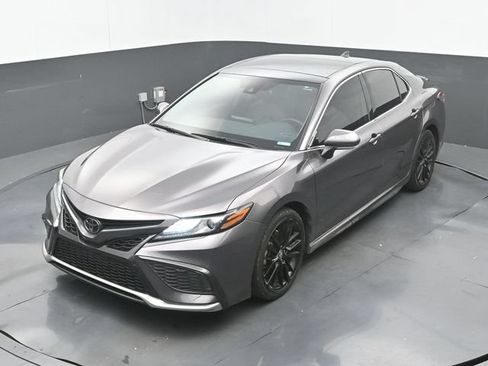 Used 2022 Toyota Camry XSE FWD image 16