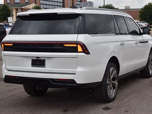 New 2026 Lincoln Navigator L Black Label AWD/4WD image 7
