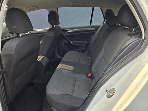 Used 2018 Volkswagen Golf S image 9