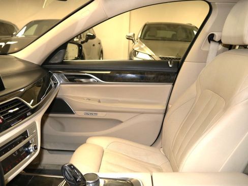 Used 2016 BMW 740i RWD image 81