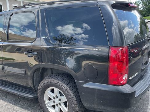 Used 2007 GMC Yukon SLT w/ SLT Preferred Equipment Group RWD image 7