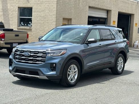 New 2026 Ford Explorer Active w/ Active Comfort Package RWD image 2