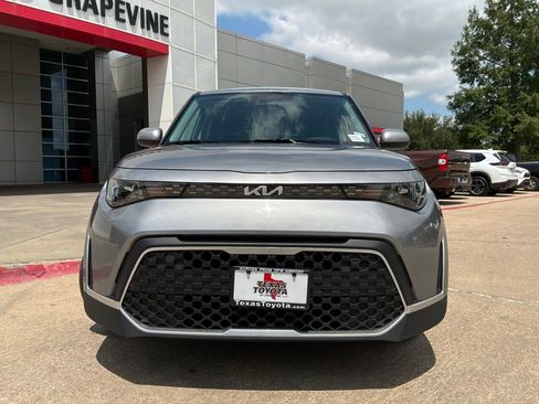 Used 2025 Kia Soul LX w/ LX Technology Package FWD image 3