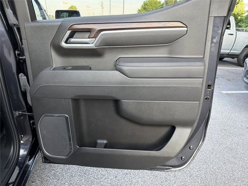Used 2025 GMC Sierra 1500 SLT AWD/4WD image 15