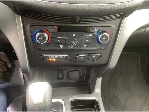 Used 2017 Ford Escape SE image 18