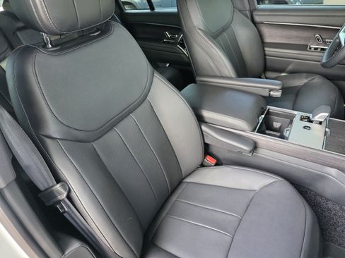 Certified 2025 Land Rover Range Rover SE AWD/4WD image 25