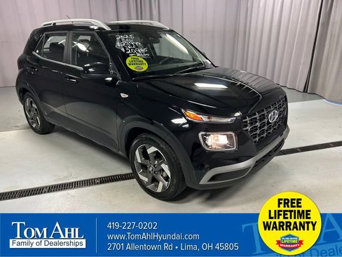 Used 2025 Hyundai Venue SEL FWD image 1