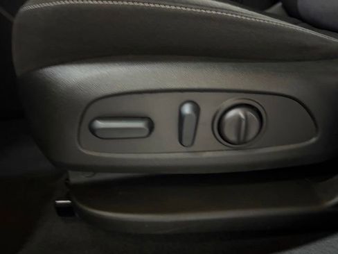 Used 2025 Chevrolet Blazer LT FWD image 39