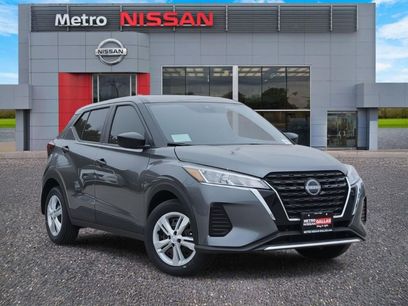 New 2025 Nissan Kicks Play S