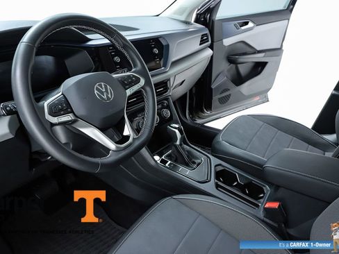 Used 2023 Volkswagen Taos SE w/ Panoramic Sunroof Package image 19