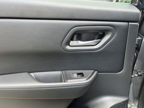 Certified 2025 Nissan Rogue SV AWD/4WD image 12