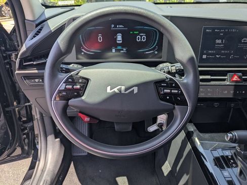 Used 2025 Kia Niro LX FWD image 18