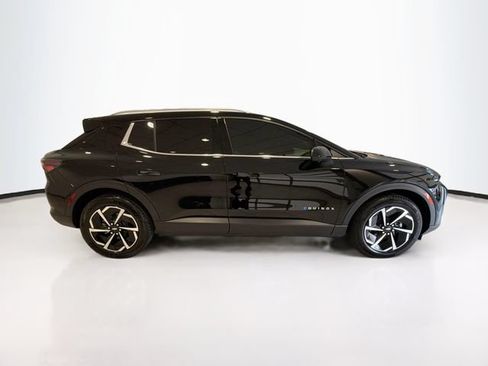 Used 2026 Chevrolet Equinox EV LT AWD/4WD image 8