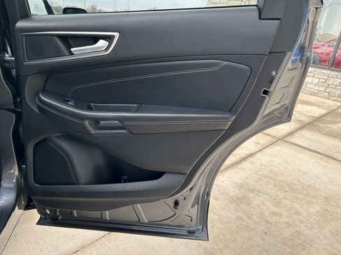 Used 2023 Ford Edge Titanium image 17