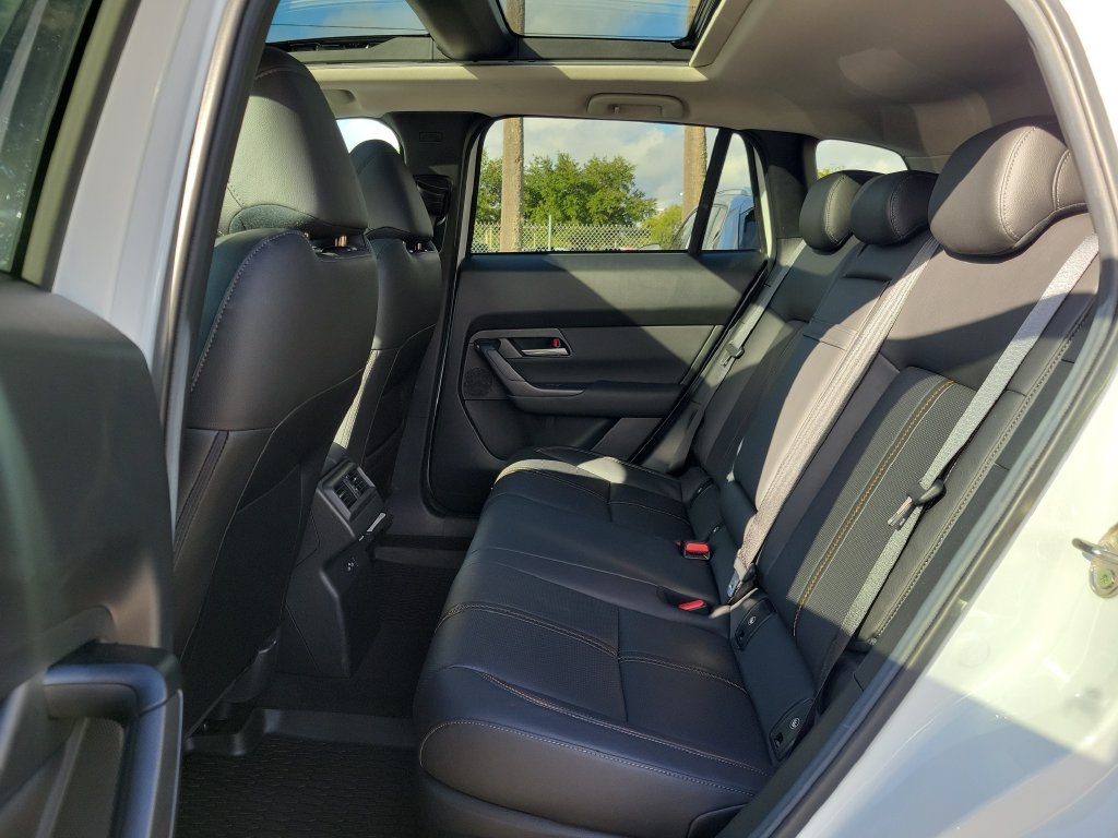 Used 2025 MAZDA CX-50 AWD 2.5 Hybrid w/ Premium Pkg image 16