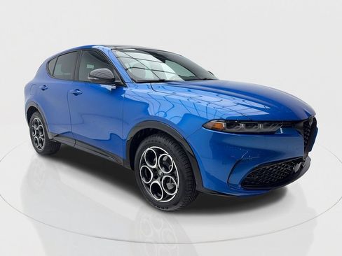 New 2025 Alfa Romeo Tonale w/ Premium Package AWD/4WD image 2