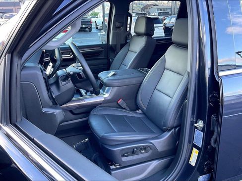 Used 2024 Chevrolet Silverado 3500 LTZ w/ LTZ Convenience Package image 25