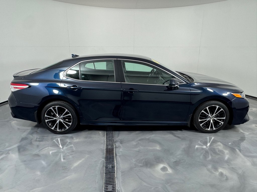 Used 2020 Toyota Camry SE FWD image 4
