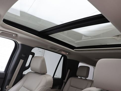 Used 2021 Ford Expedition XLT image 16