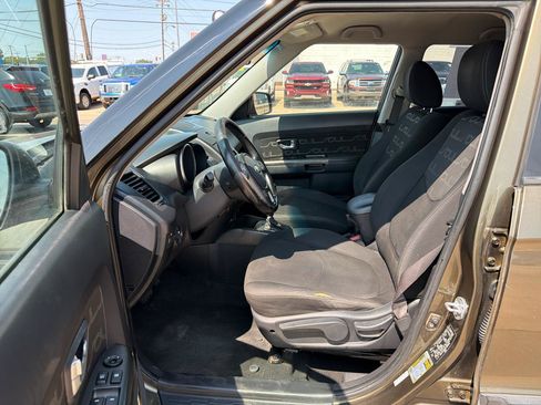 Used 2013 Kia Soul + w/ Audio Pkg FWD image 11