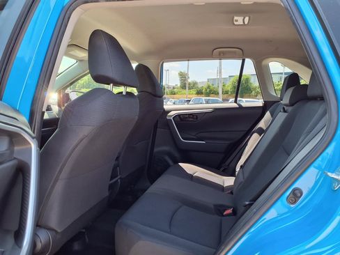 Used 2019 Toyota RAV4 LE AWD/4WD image 24