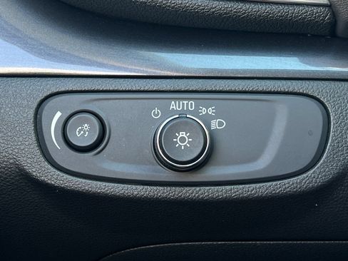 Used 2022 Buick Encore Preferred w/ Safety Package AWD/4WD image 39
