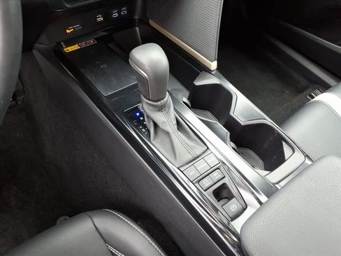 Used 2025 Toyota Camry SE image 23