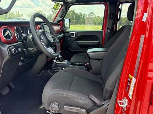 Used 2023 Jeep Gladiator Rubicon w/ Trailer Tow Package AWD/4WD image 9