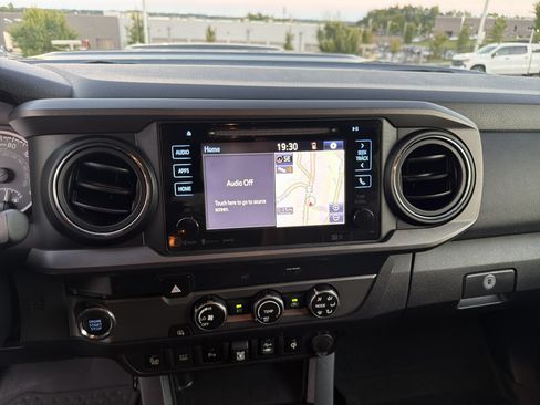 Used 2019 Toyota Tacoma TRD Sport w/ Technology Package RWD image 23