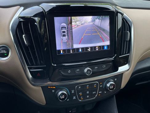 Used 2023 Chevrolet Traverse Premier FWD image 18