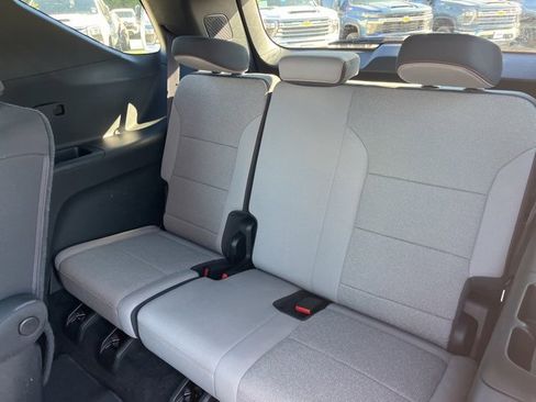 Used 2025 Chevrolet Traverse LT image 33