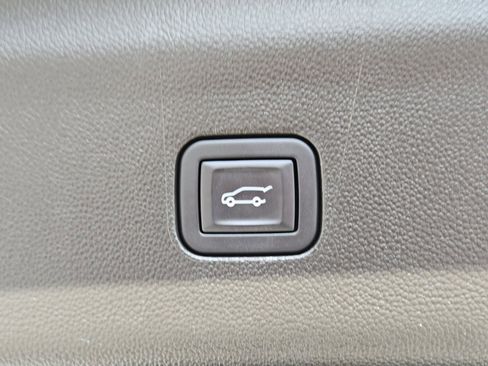 Used 2024 Buick Enclave Premium image 32