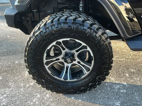 Used 2019 Jeep Wrangler Unlimited Sahara image 5