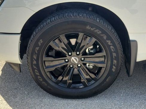 Used 2024 Nissan Titan SV w/ SV Convenience Package RWD image 8