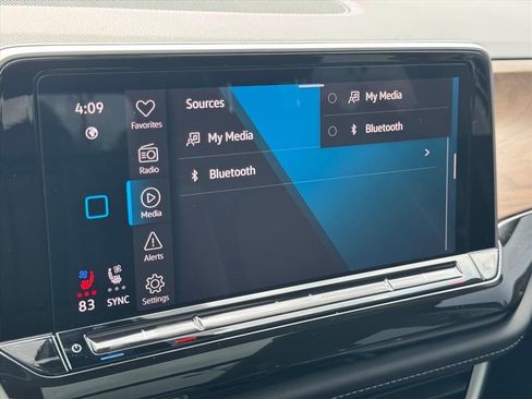 Used 2025 Volkswagen Atlas SE FWD image 24