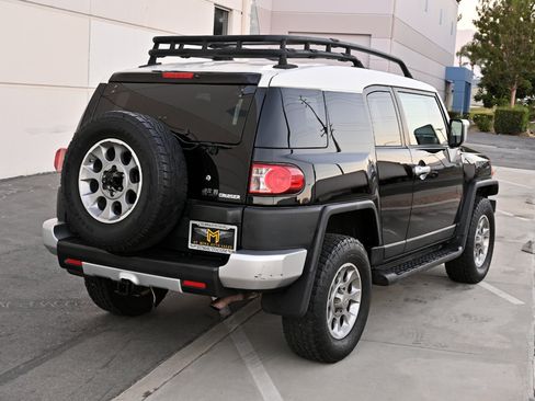 Used 2011 Toyota FJ Cruiser 4WD w/ Convenience Pkg image 7