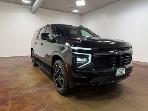 Used 2025 Chevrolet Suburban RST w/ Comfort Package AWD/4WD image 30