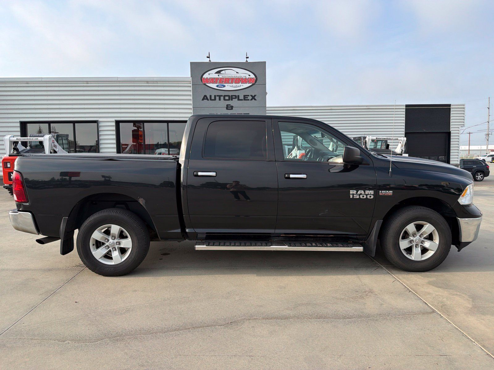 Used 2016 RAM 1500 Classic SLT w/ Protection Group AWD/4WD image 1