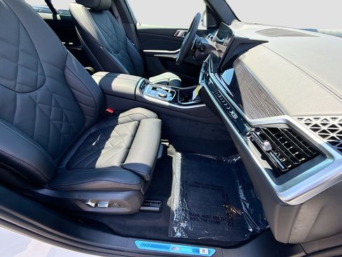 New 2026 BMW X5 xDrive40i w/ M Sport Package AWD/4WD image 15