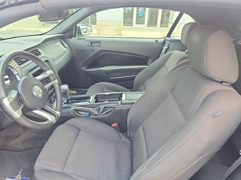 Used 2011 Ford Mustang Convertible w/ 101A Rapid Spec Order Code RWD image 10