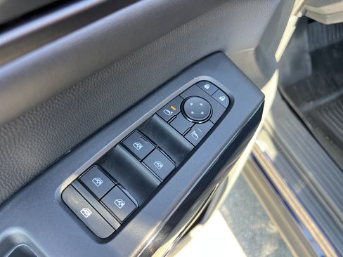 Used 2025 Nissan Pathfinder SV FWD image 20