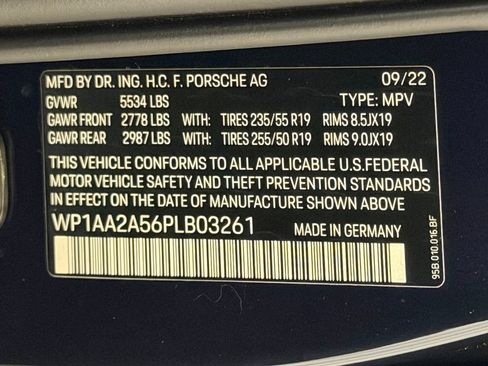 Certified 2023 Porsche Macan AWD/4WD image 26