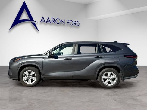 Used 2024 Toyota Highlander LE image 2